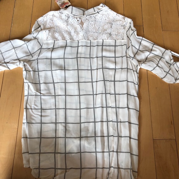 Button up blouse - Picture 4 of 4